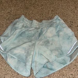 lululemon hotty hot mid rise 4 in. short